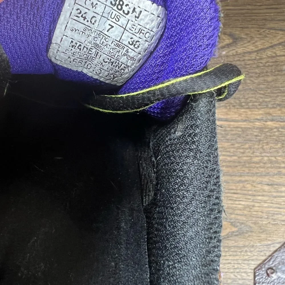 ASICS‎ - Picture 7 of 7